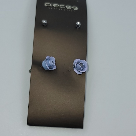 Fashion dainty periwinkle flower earrings and stud set - Picture 3 of 6